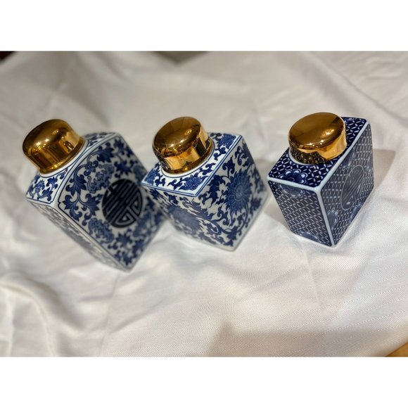 Bombay Blue and White Porcelain Ginger Jar Tea Caddy with Gold Lid. - Picture 3 of 4